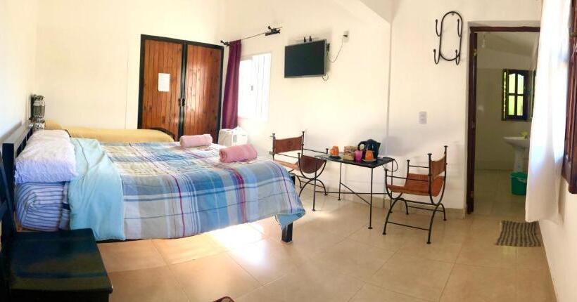 스탠다드 트리플 룸, Hostal Los Faroles Chicoana