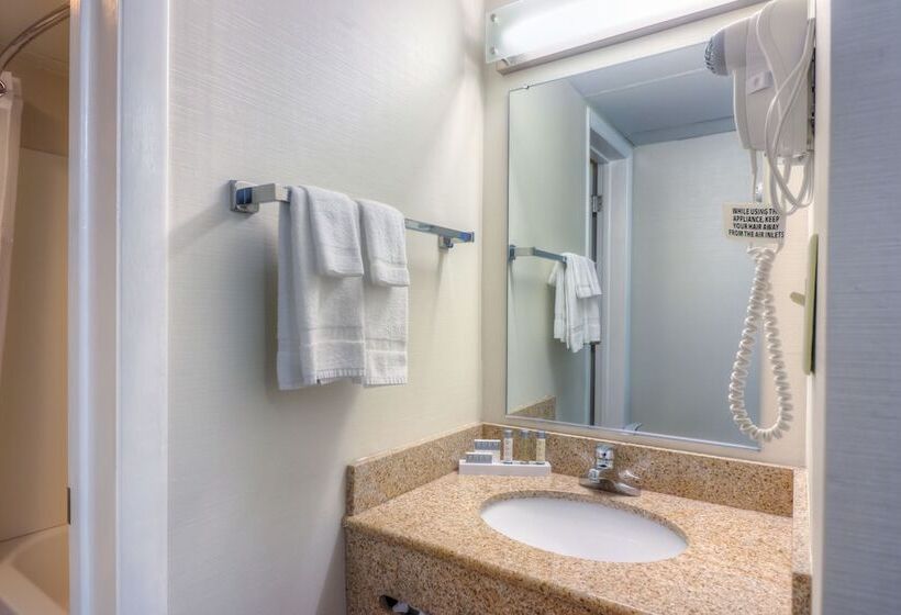 스탠다드 룸 더블 침대, The Breakers Hotel & Suites