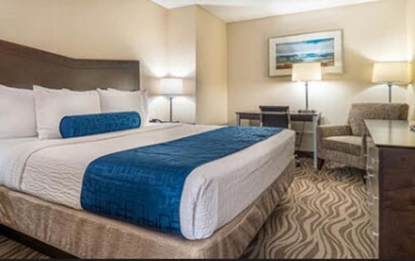 سوییت, The Breakers Hotel & Suites