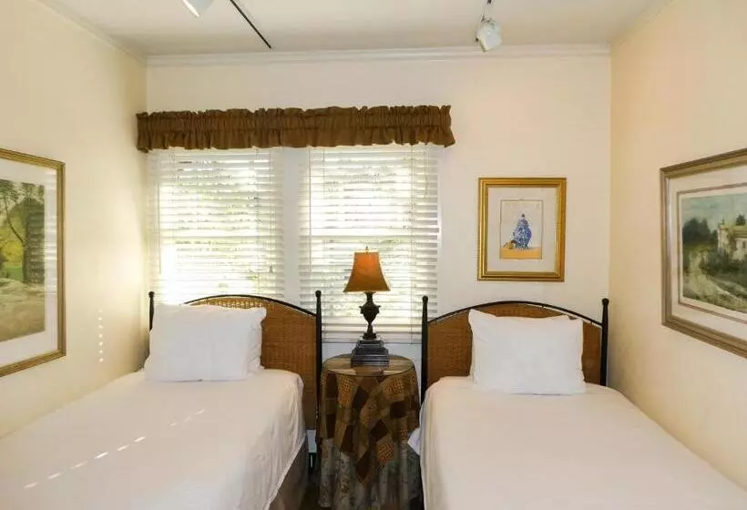 خانه 2 خوابه, Briarwood Inn