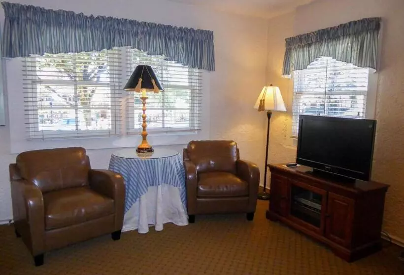 اتاق لوکس, Briarwood Inn