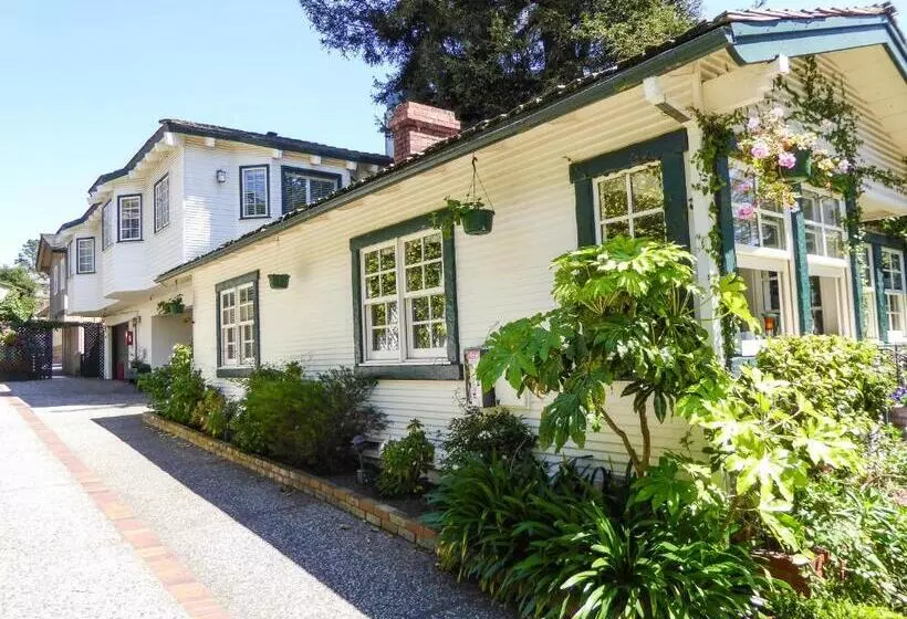 1 Bedroom Penthouse Apartment, Briarwood Inn