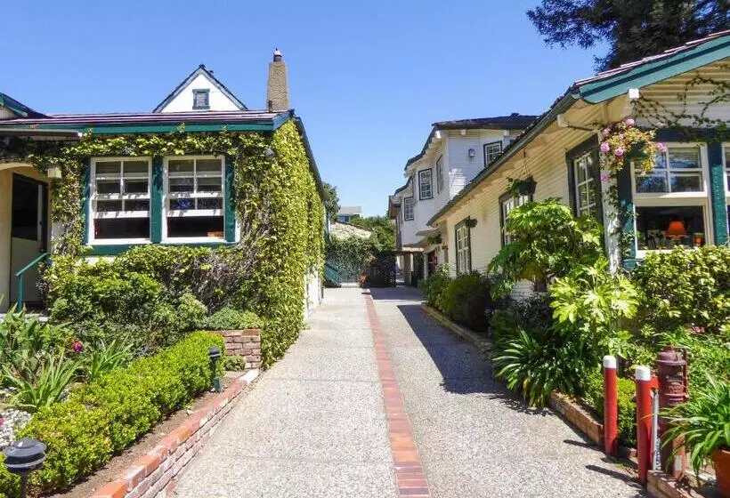 1 Bedroom Penthouse Apartment, Briarwood Inn