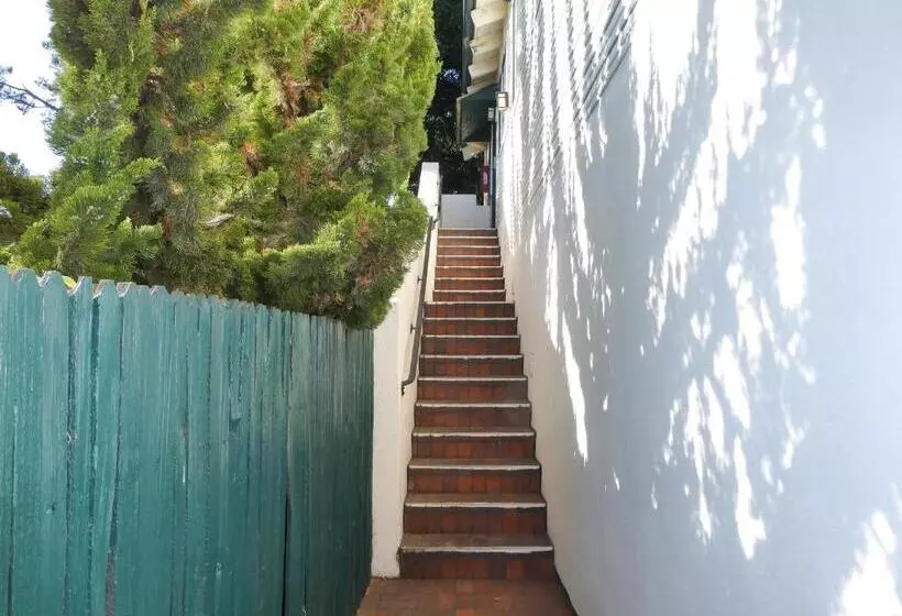 1 Bedroom Penthouse Apartment, Briarwood Inn