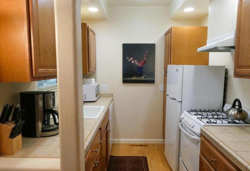 Дом 1 Спальня, Briarwood Inn