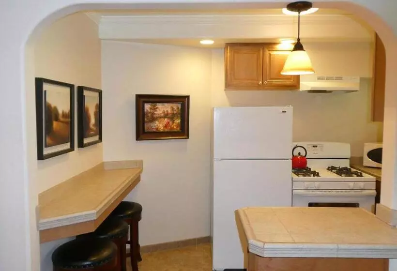 اتاق لوکس خانوادگی, Briarwood Inn