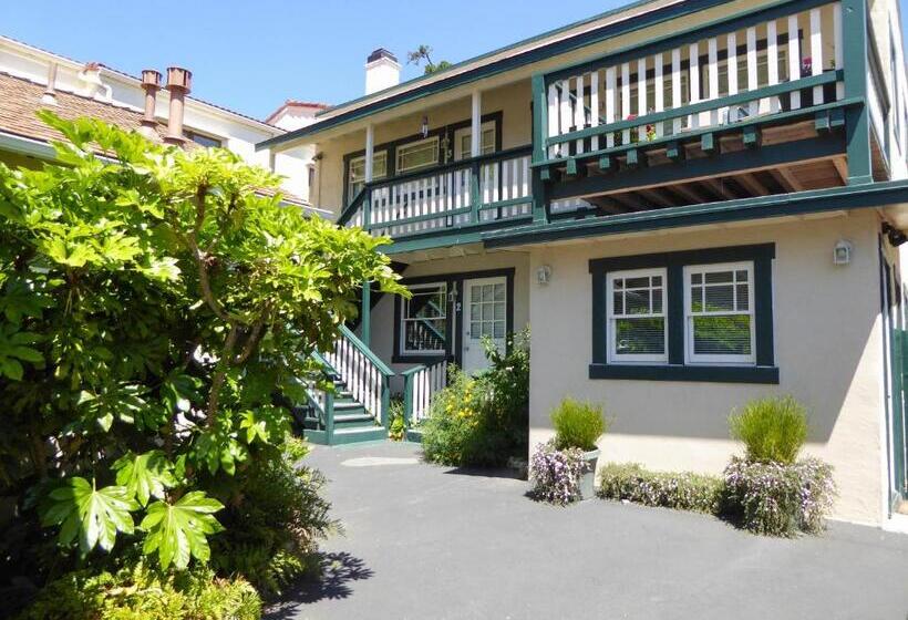 ４ベッドルームアパートメント, Briarwood Inn