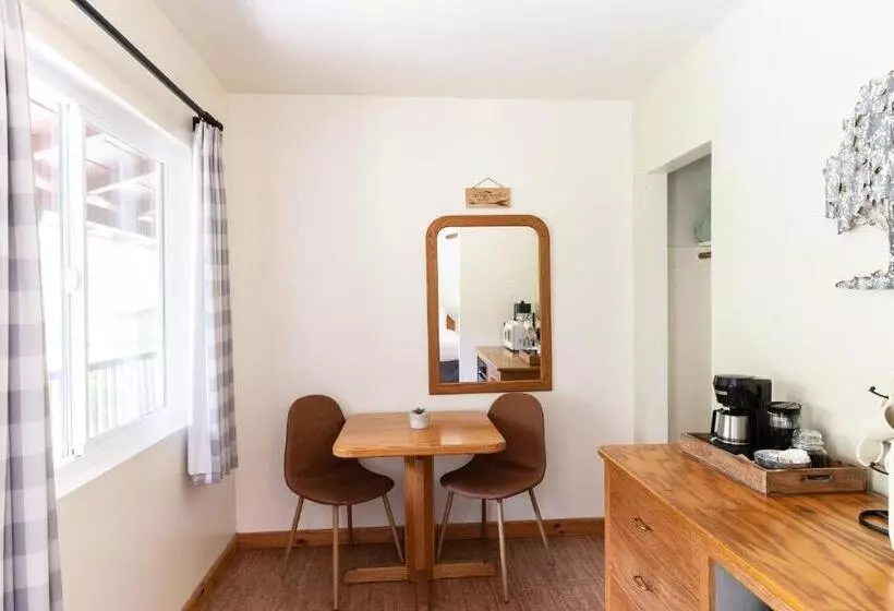 اتاق استاندارد با چشم‌انداز کوهستان, Buckeye Tree Lodge