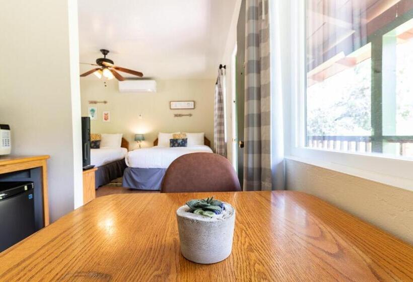 غرفة قياسية مطلة على الجبل, Buckeye Tree Lodge