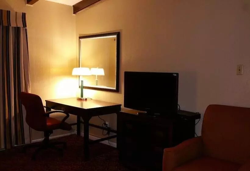 スイート（家族用）, Executive Inn And Suites Waxahachie
