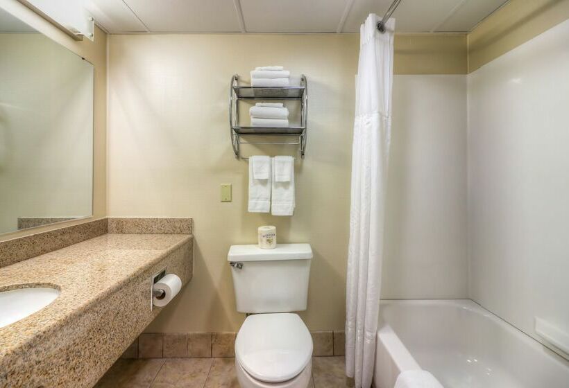 سوییت, The Breakers Hotel & Suites