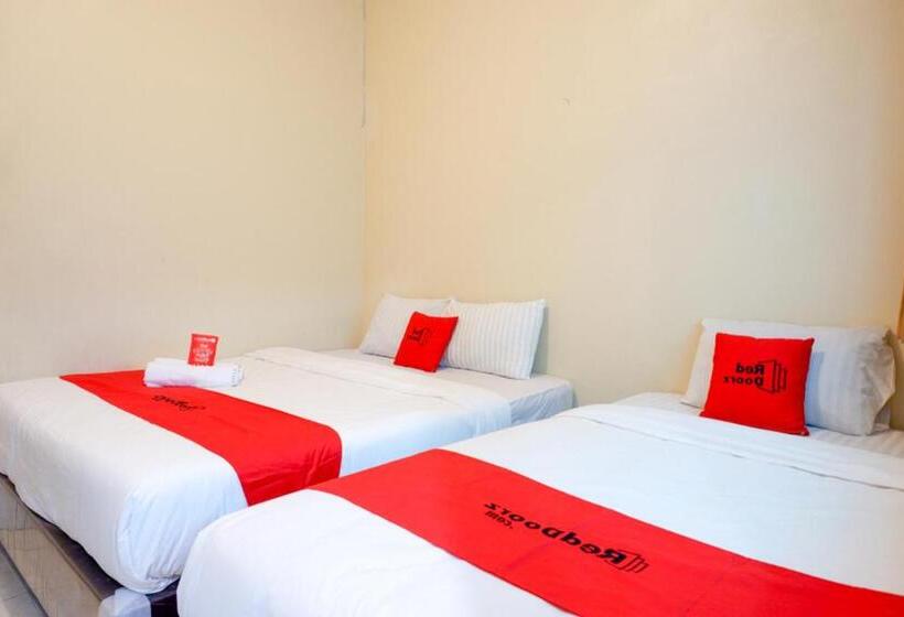 Familie Værelse, Reddoorz @ Jalan Setiabudi Semarang 2