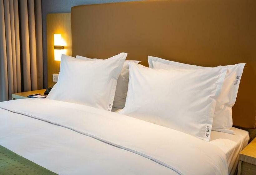 キングサイズベッドのスタンダードルーム, Holiday Inn Express Changzhou Xinbei, An Ihg