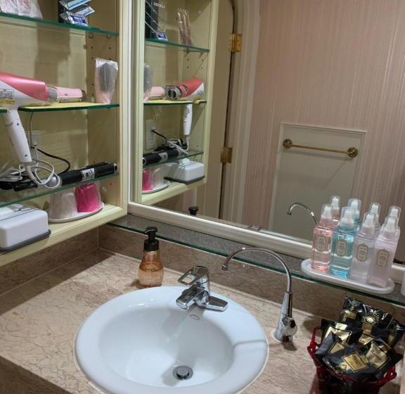 غرفة قياسية مزوَّدة بجاكوزي, Osyare Kizoku Ichinomiya