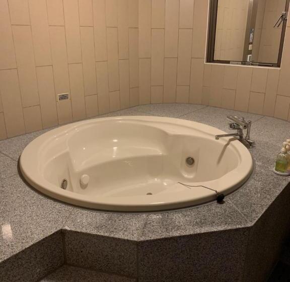 غرفة قياسية مزوَّدة بجاكوزي, Osyare Kizoku Ichinomiya