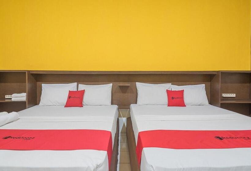 Семейный Номер, Reddoorz Near Alun Alun Subang