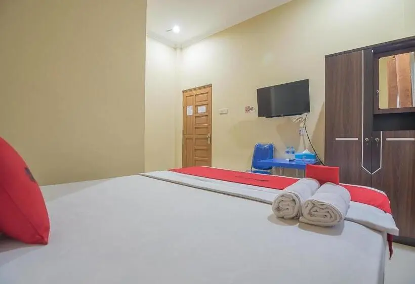 デラックスルーム, Reddoorz Plus Near Syamsudin Noor Airport 3