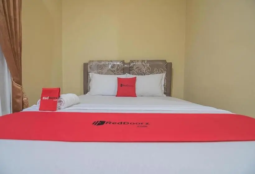 デラックスルーム, Reddoorz Plus Near Syamsudin Noor Airport 3