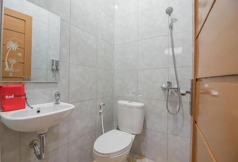 اتاق لوکس, Reddoorz Plus Near Syamsudin Noor Airport 3