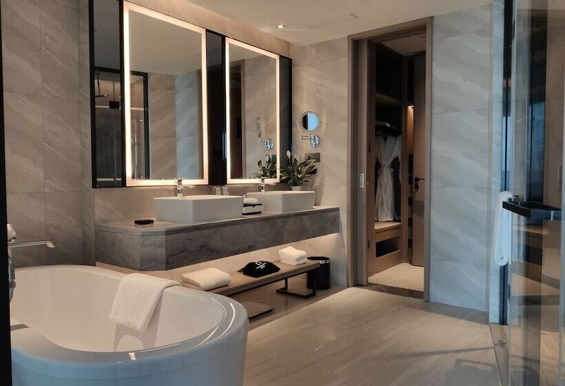 이그제큐티브 룸, Voco Shanghai Hongqiao Hub By Ihg