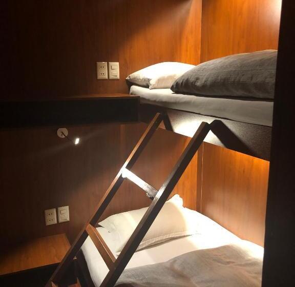 اتاق استاندارد سه نفره, Onkel Inn Airport Sleepbox