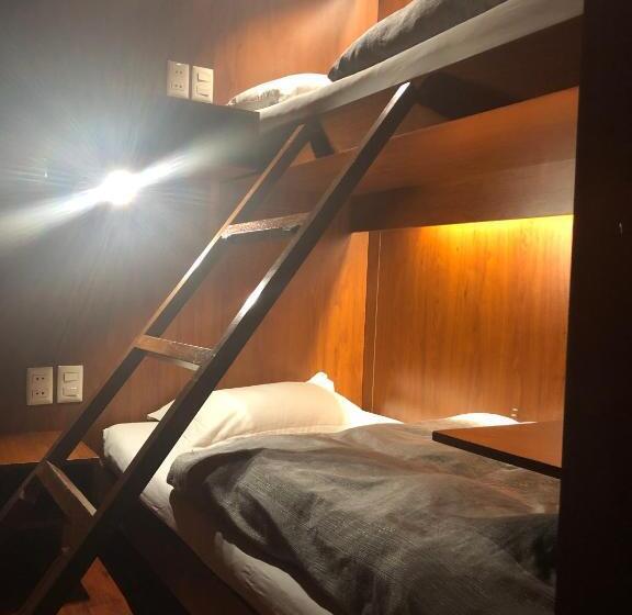 اتاق استاندارد سه نفره, Onkel Inn Airport Sleepbox