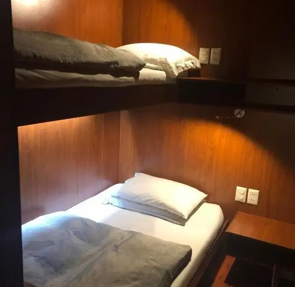اتاق استاندارد سه نفره, Onkel Inn Airport Sleepbox