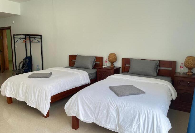 تختخواب در اتاق مشترک, Sorya Guesthouse & Dolphin Tours