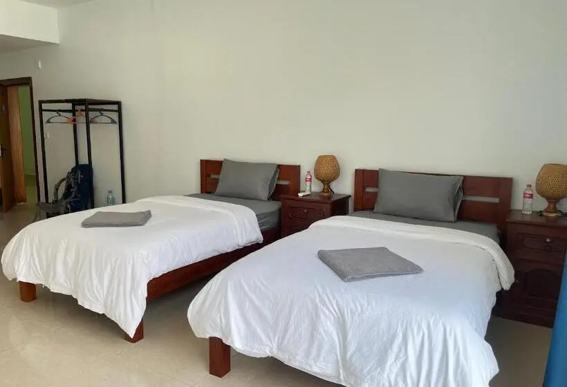 تختخواب در اتاق مشترک, Sorya Guesthouse & Dolphin Tours