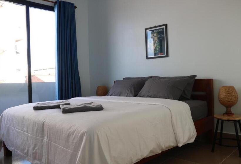 اتاق لوکس با بالکن, Sorya Guesthouse & Dolphin Tours