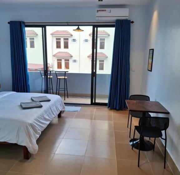 اتاق لوکس با بالکن, Sorya Guesthouse & Dolphin Tours