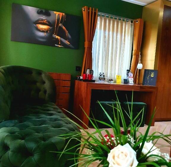 سوییت اجرایی, Dream House Hotel & Spa