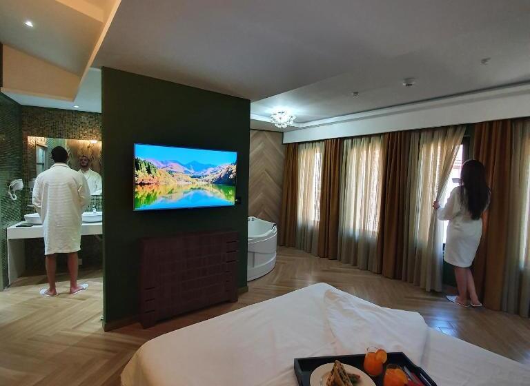 سوییت اجرایی, Dream House Hotel & Spa