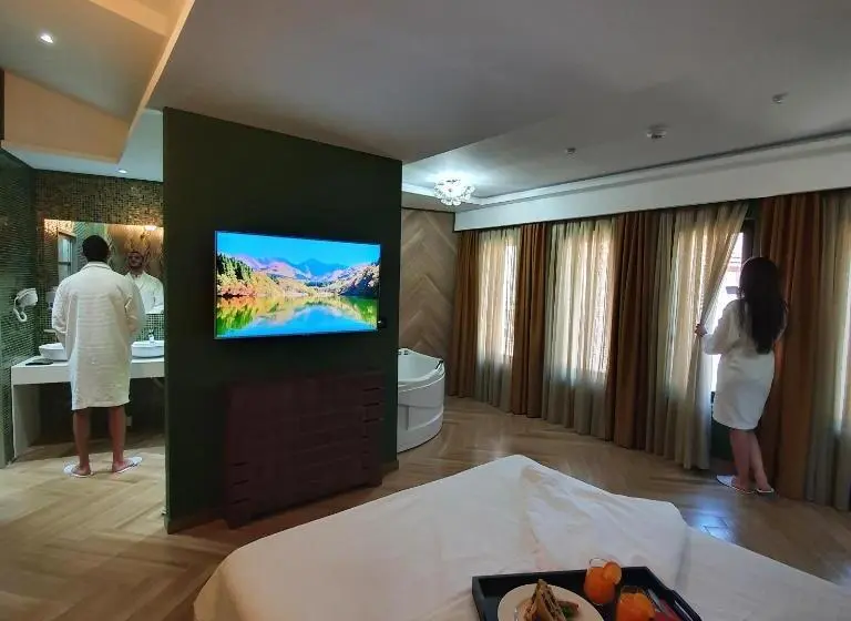 سوییت اجرایی, Dream House Hotel & Spa