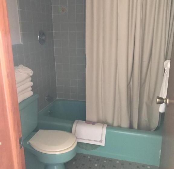 家庭间, Yankee Clipper Resort Motel