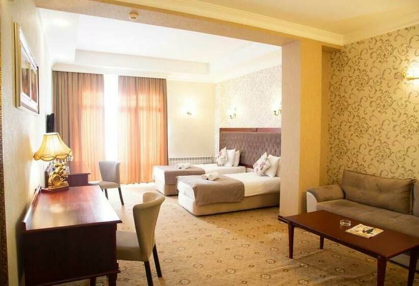 اتاق لوکس, Capitol