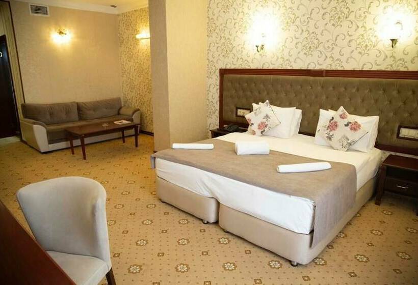 اتاق لوکس, Capitol