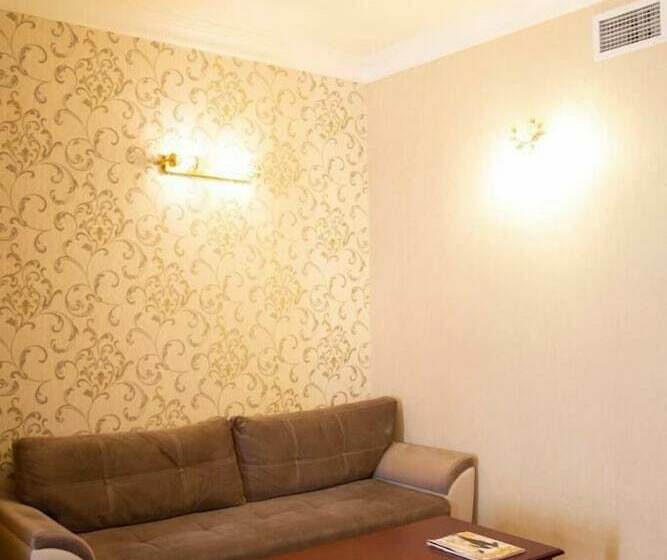 اتاق لوکس, Capitol