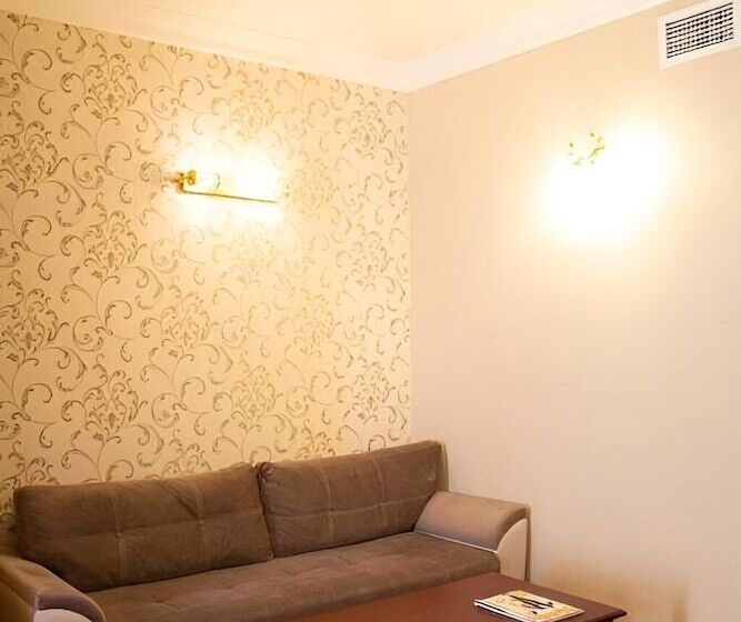 اتاق لوکس, Capitol