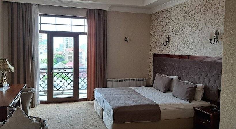 اتاق لوکس, Capitol