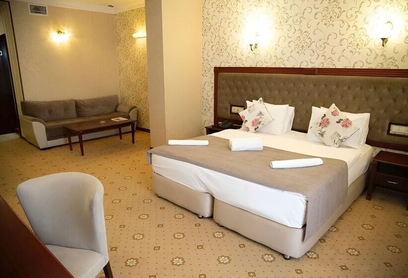 اتاق لوکس, Capitol