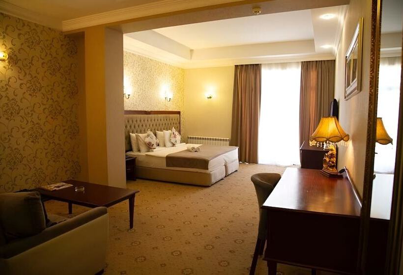 اتاق لوکس, Capitol