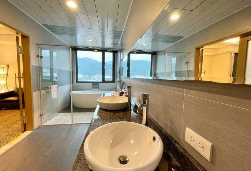 اتاق سوپریور با تخت بزرگ, Cheng Wan Grand