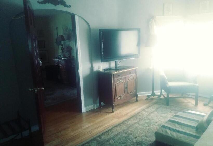 Deluxe Suite King Bed, The Guest House At The Regina House Tea Room