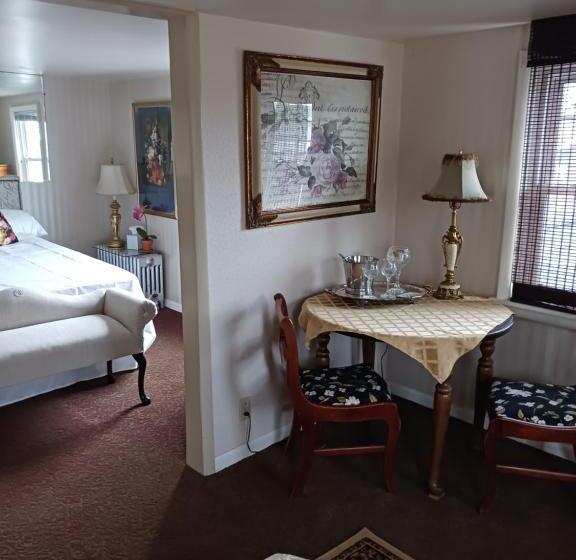 سوییت, The Guest House At The Regina House Tea Room