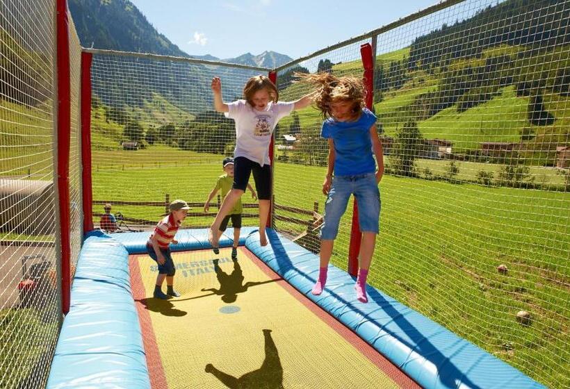اتاق خانوادگی, Familienhotel Oberkarteis