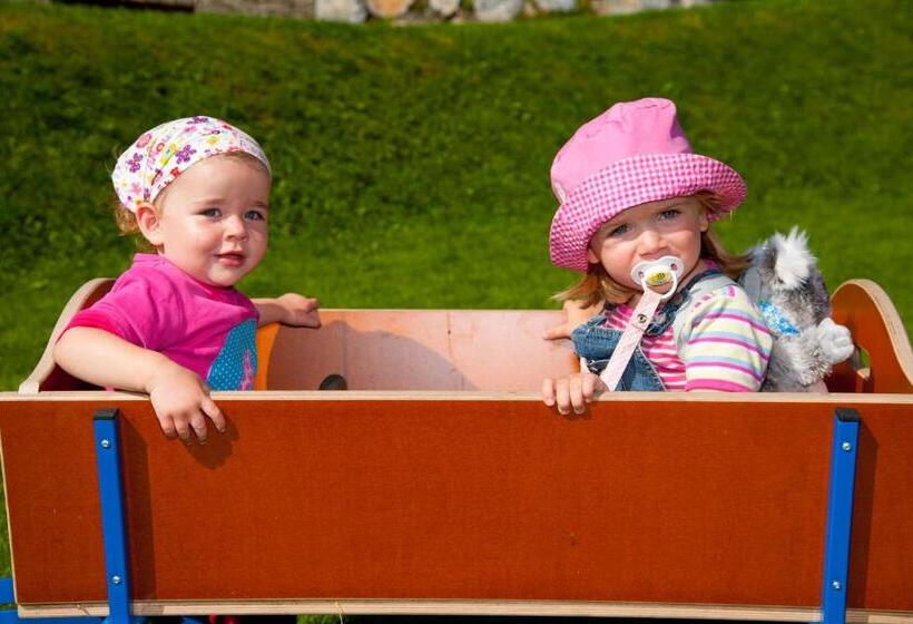 غرفة عائلية, Familienhotel Oberkarteis