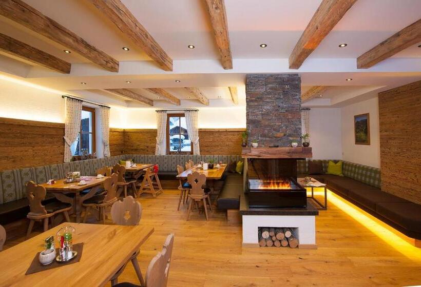اتاق خانوادگی, Familienhotel Oberkarteis