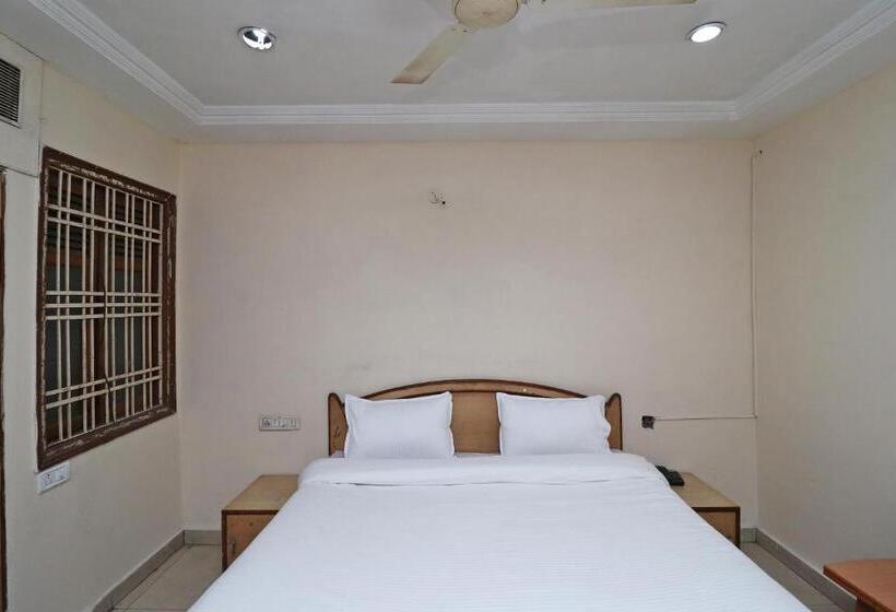 اتاق کلاسیک سه تخته, Flagship Hotel Capital