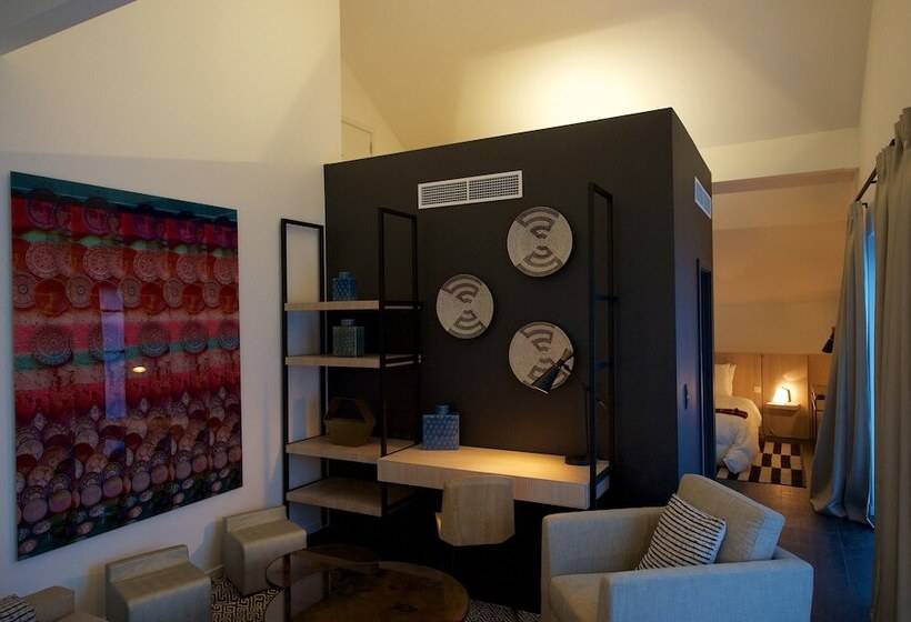 Номер Deluxe, Off